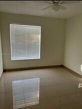 3928 SW 67th Way in Davie, FL - Foto de edificio - Building Photo