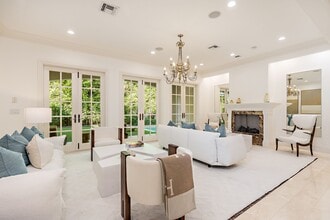 233 El Pueblo Way in Palm Beach, FL - Building Photo - Building Photo