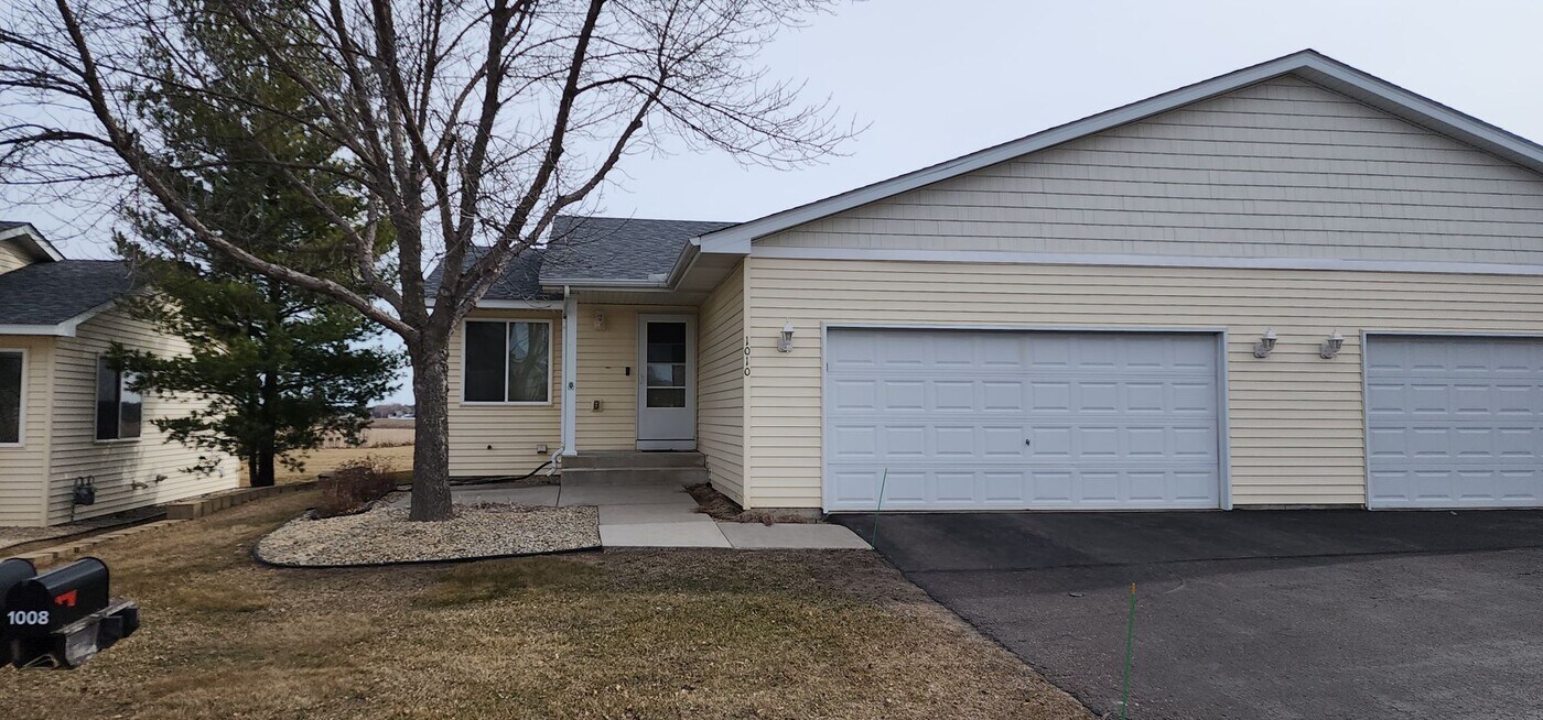 1010 Ivy Ridge Ln in Buffalo, MN - Building Photo