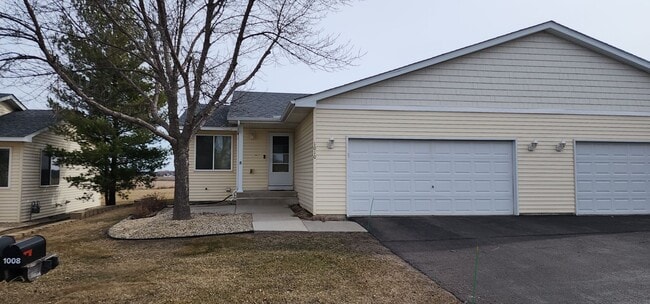 property at 1010 Ivy Ridge Ln