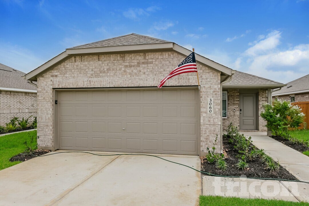 3060 Dawn Sound Dr in Park Row, TX - Building Photo