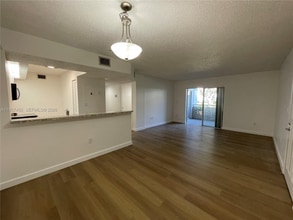 8650 SW 212th St in Cutler Bay, FL - Building Photo - Building Photo