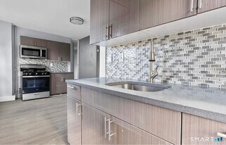 748 Maple St in Bridgeport, CT - Building Photo