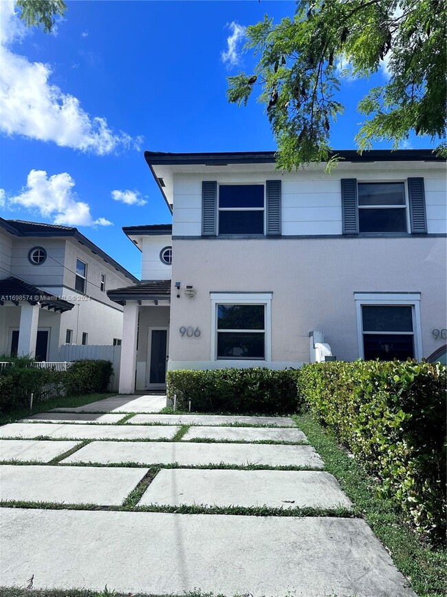 906 SW 65th Ave in West Miami, FL - Building Photo - Building Photo