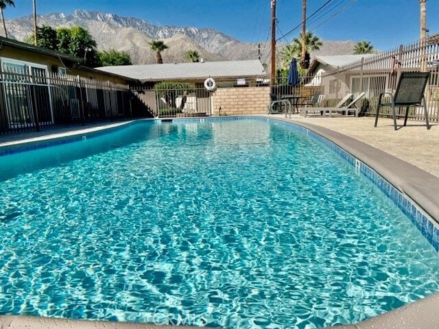 686 E Cottonwood Rd, Unit H in Palm Springs, CA - Building Photo - Building Photo