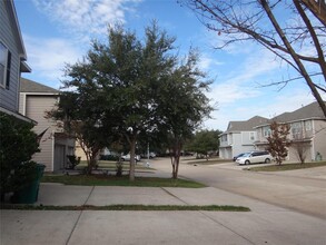 6043 Yorkglen Manor Ln in Houston, TX - Building Photo - Building Photo