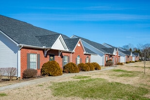 Chapman's Retreat in Spring Hill, TN - Building Photo