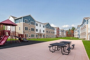 Pembroke Road Apartments in Concord, NH - Building Photo