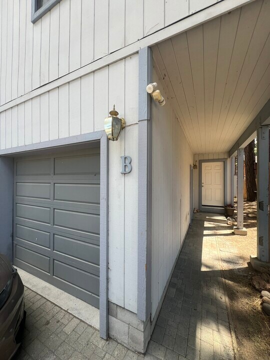 3364 Treehaven Dr in South Lake Tahoe, CA - Foto de edificio