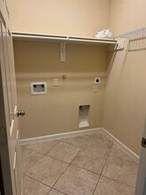 5551 Linden Rose Ln in Sugar Land, TX - Foto de edificio - Building Photo