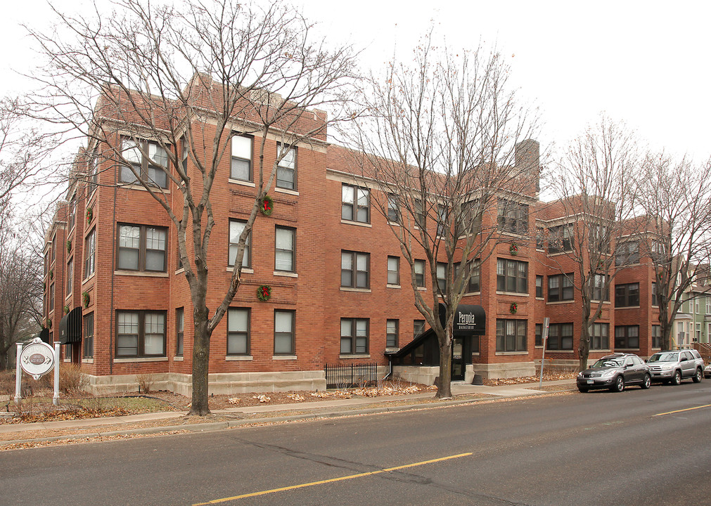 Seasons on Hill in St. Paul, MN - Building Photo