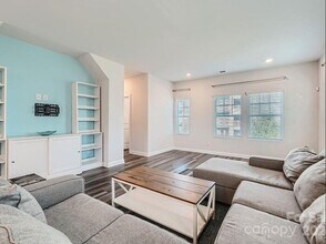 3926 Memorial Pkwy in Charlotte, NC - Building Photo - Building Photo