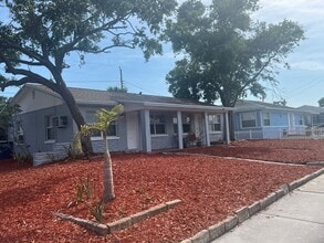 1235 Grove St in Clearwater, FL - Building Photo - Building Photo