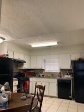 1225 Creek Forest Ct NW in Conyers, GA - Foto de edificio - Building Photo