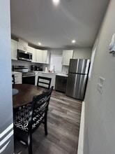 8 Chamberlain Rd in Shrewsbury, MA - Building Photo - Building Photo