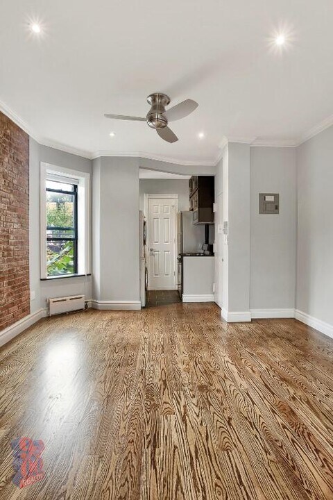 52 Barrow St in New York, NY - Building Photo