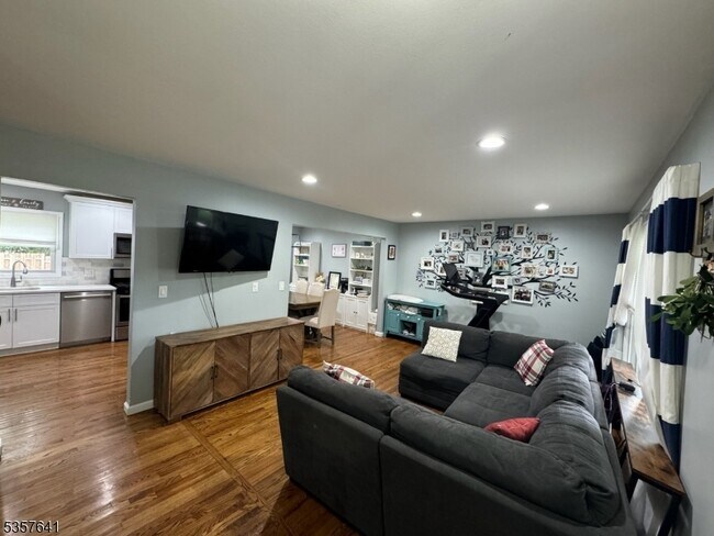 7 Sunnyside Rd in West Orange, NJ - Building Photo - Building Photo