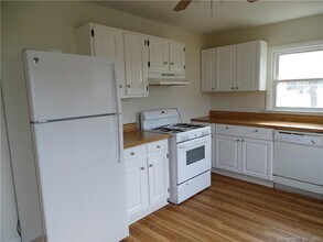 117 S Main St, Unit 2W in Branford, CT - Building Photo - Building Photo