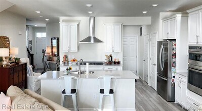 4932 Glenora Dr in Orion Township, MI - Building Photo - Building Photo