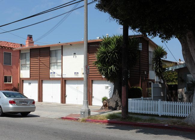 470 Cherry Ave in Long Beach, CA - Foto de edificio - Building Photo