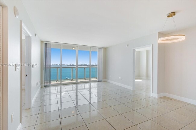 1800 N Bayshore Dr, Unit 1203 in Miami, FL - Foto de edificio - Building Photo