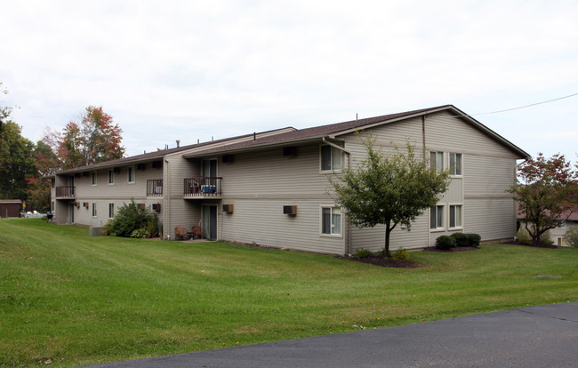 Chalet Apartments in Hermitage, PA - Building Photo - Building Photo