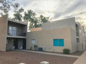 2831 E Monte Cristo Ave in Phoenix, AZ - Building Photo - Building Photo