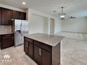 13725 James Buchanan St in Manor, TX - Foto de edificio - Building Photo