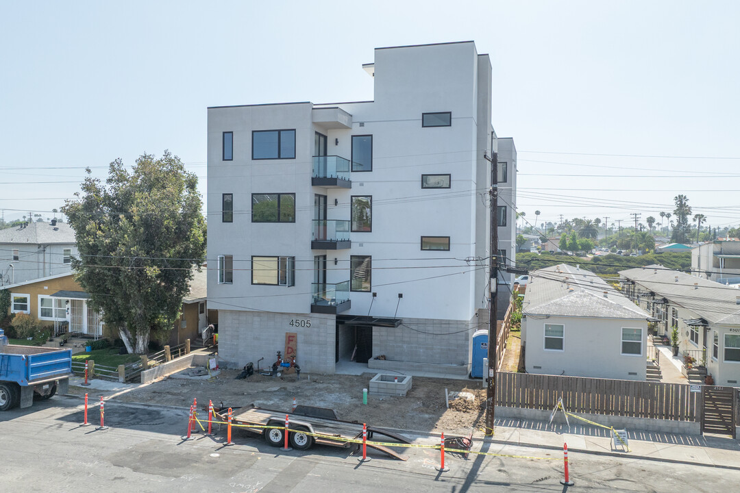 4505 Illinois St in San Diego, CA - Foto de edificio
