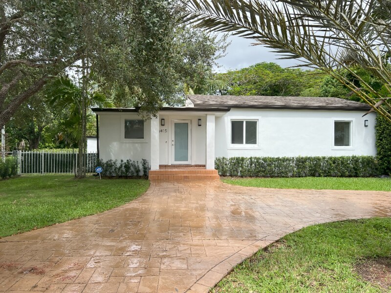 6415 SW 82nd St in Miami, FL - Building Photo