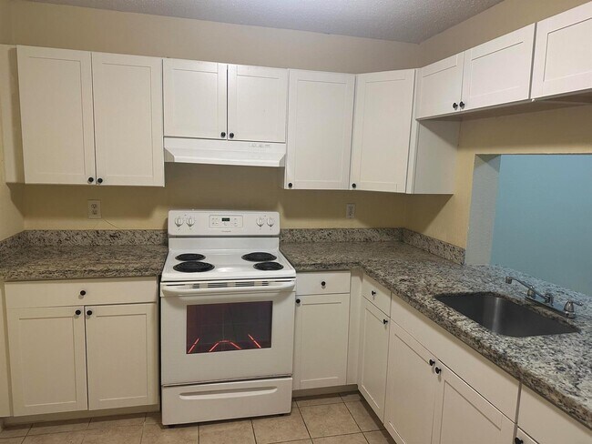 6031 10th Ave N, Unit 219 in Greenacres, FL - Building Photo - Building Photo