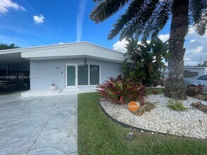 1071 W 66th St in Hialeah, FL - Building Photo - Building Photo
