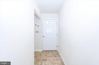 2723 Old Washington Rd in Westminster, MD - Foto de edificio - Building Photo