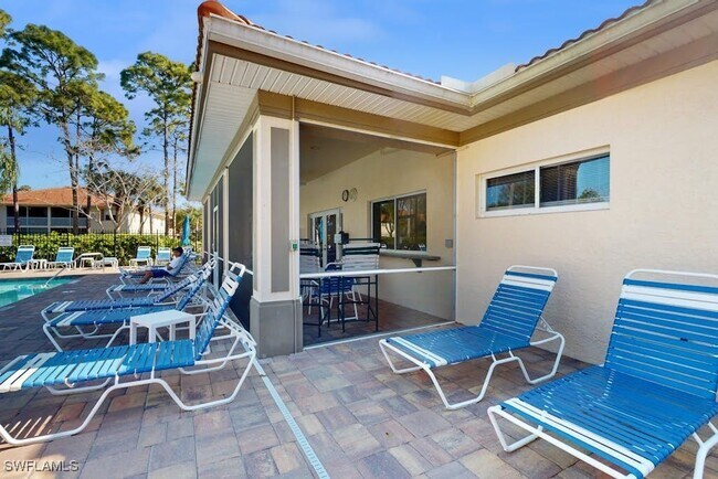 350 Robin Hood Cir in Naples, FL - Building Photo - Building Photo