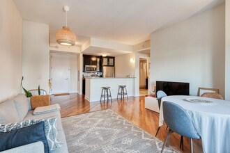 105 Greene St, Unit 1505 in Jersey City, NJ - Foto de edificio - Building Photo