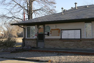 Kearney Plaza Apartments in Commerce City, CO - Building Photo - Building Photo