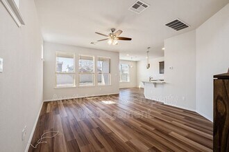3651 Sandy Brook Dr in Round Rock, TX - Building Photo - Building Photo