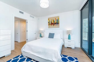 650 NE 2nd Ave in Miami, FL - Building Photo - Building Photo