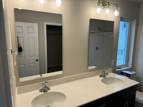 3911 Scorpio Dr SE in Mandan, ND - Building Photo - Building Photo