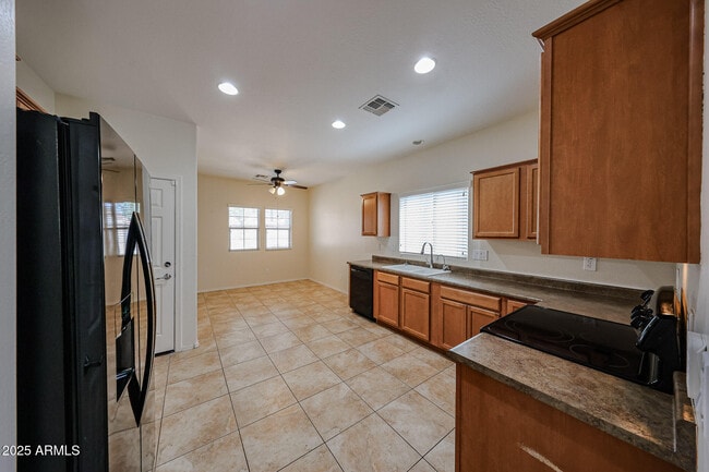 26121 W Tonto Ln in Buckeye, AZ - Building Photo - Building Photo