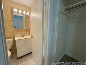 1223 Beacon St in Brookline, MA - Foto de edificio - Building Photo