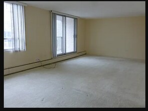 8801 W Golf Rd in Niles, IL - Building Photo - Building Photo