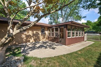 1686 N Teakwood Dr in Stevensville, MI - Foto de edificio - Building Photo