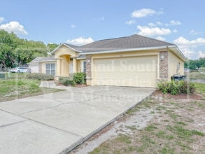1031 Hidden Ct in Lakeland, FL - Building Photo - Building Photo