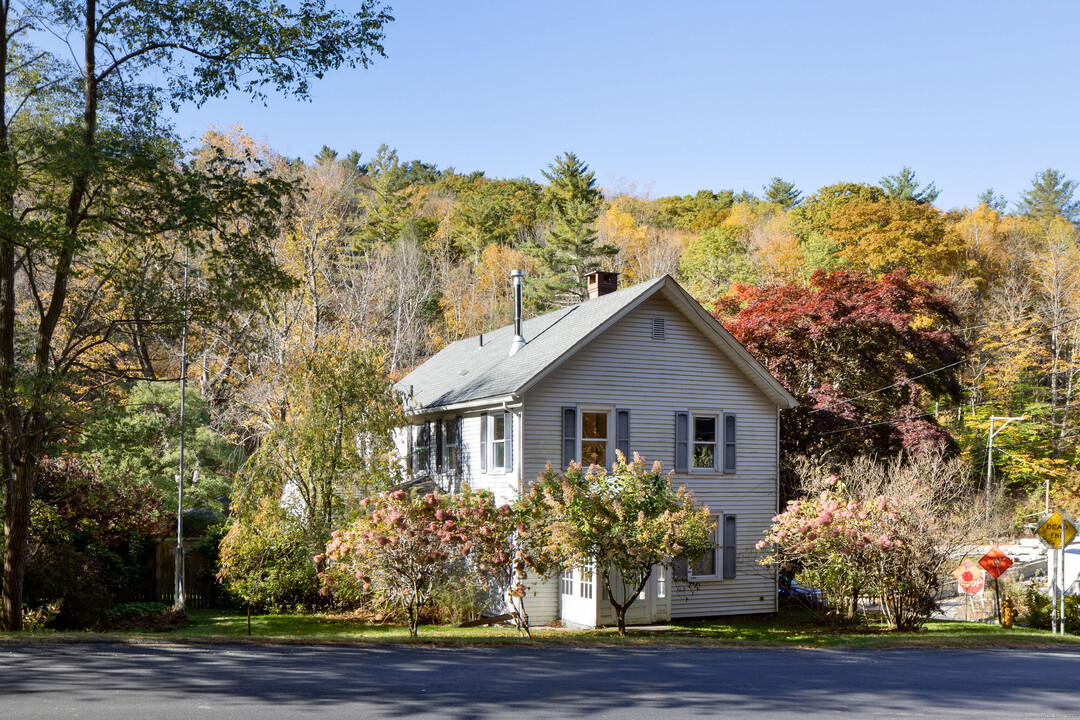 181 Greenwoods Rd W in Norfolk, CT - Foto de edificio