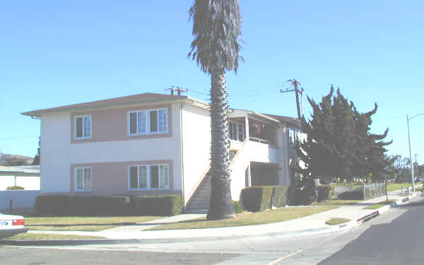 16-22 N Dos Caminos St in Ventura, CA - Building Photo - Building Photo