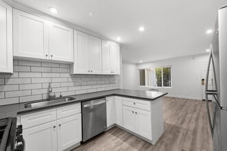 1240 W 29th St in Los Angeles, CA - Foto de edificio - Building Photo