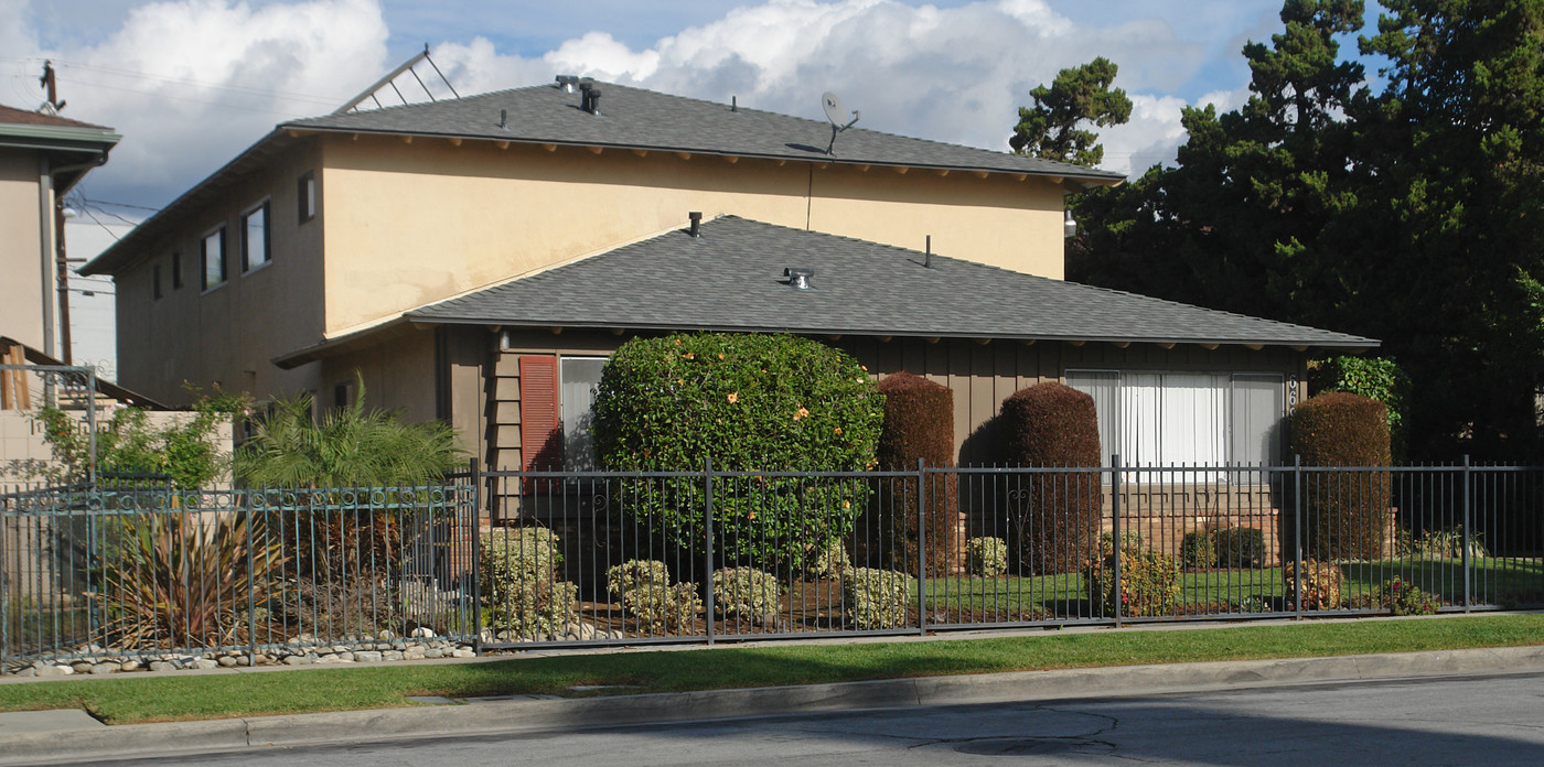 669 E Ruddock St in Covina, CA - Foto de edificio