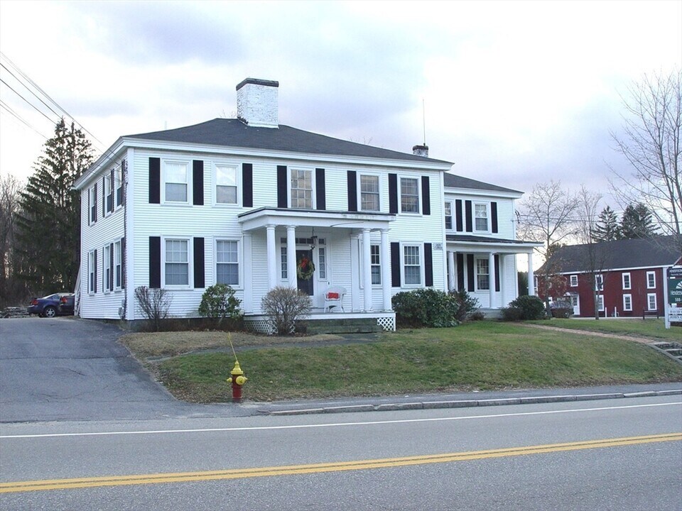 112 Main St, Unit B in Upton, MA - Building Photo