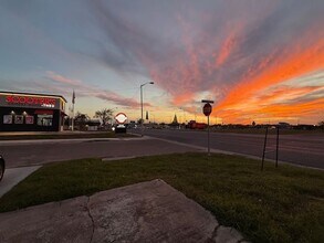 500 N Broadway St in Elsa, TX - Building Photo - Building Photo